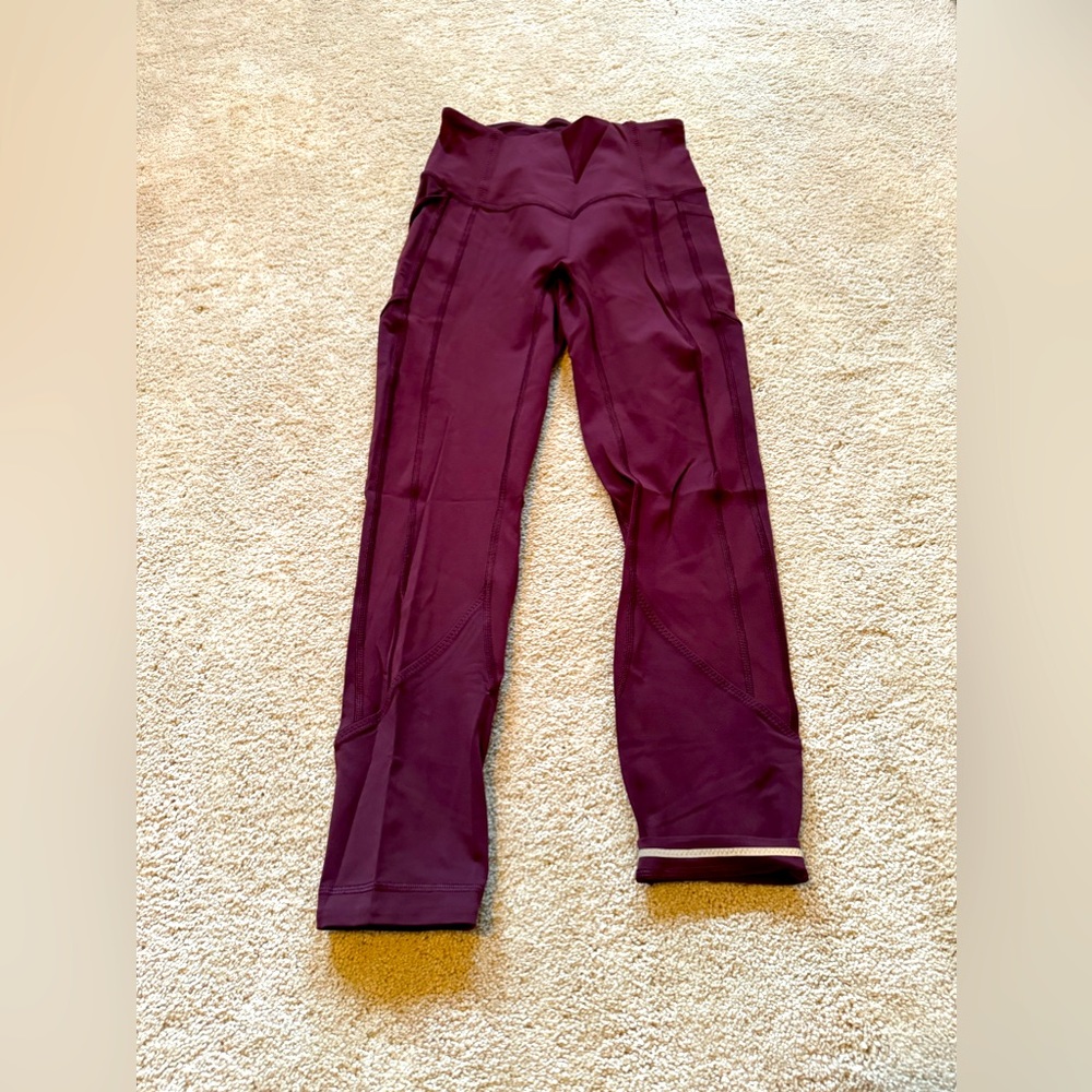 Lululemon : All The Right Places crop size 4